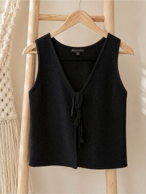 Miou Muse Black Knit Tie-Front Sleeveless Sweater